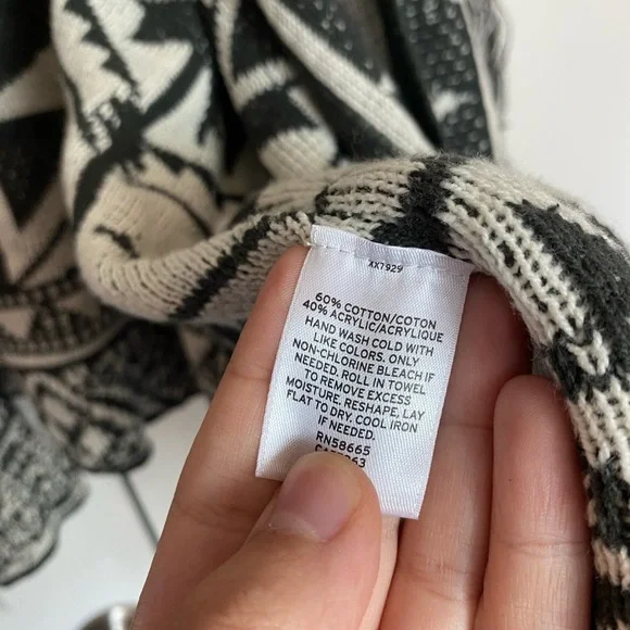 Sun & Shadow Bohemian Geometric Black and Cream Poncho Fringe Detail size M - Picture 10 of 11